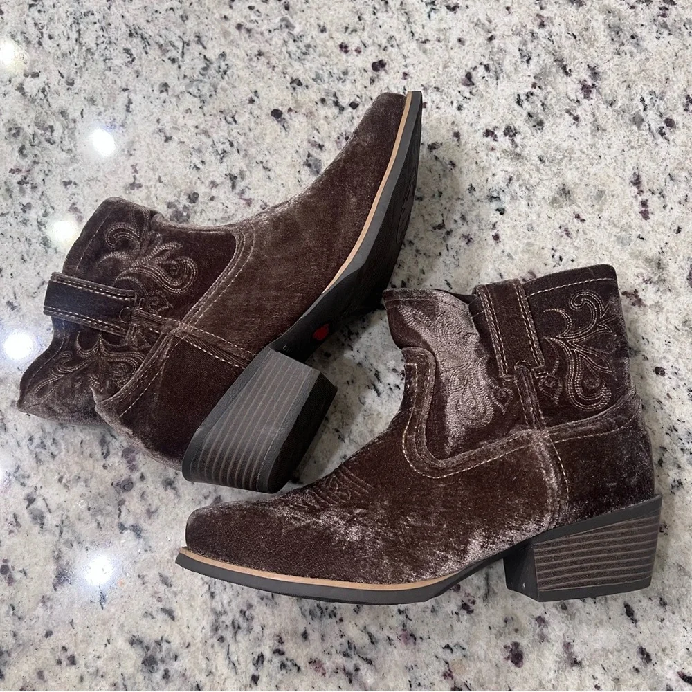 Justin Boots Rich Brown Velvet Ankle Booties - Picture 2 of 8
